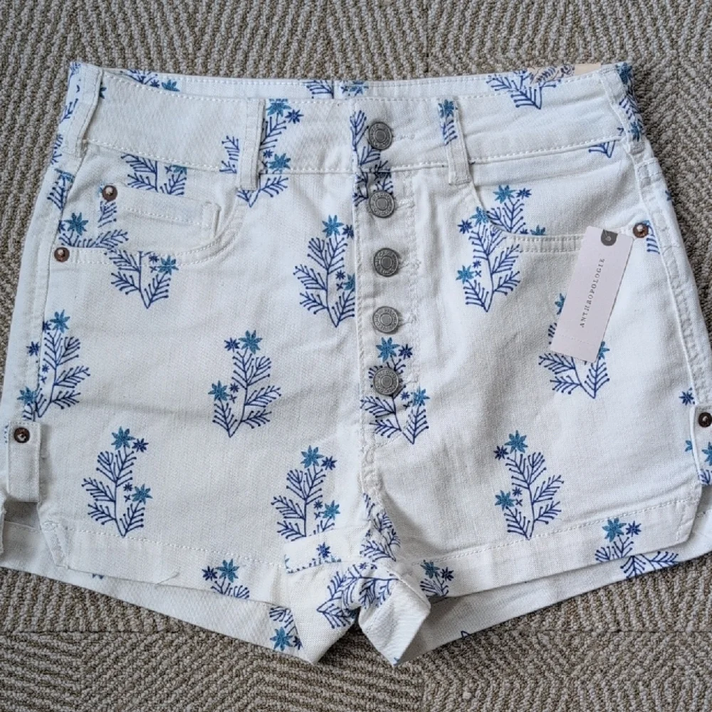 New Pilcro Anthroplogie White Blue Floral Denim High-Waist Button Fly Shorts 27 - Picture 1 of 6